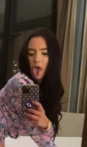 Joven estudiante caliente y morbosa, FOLLAMOS??