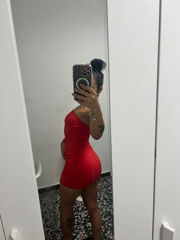 JOVEN NIÑATA CON XOXO JUGOSO Y TRAGON