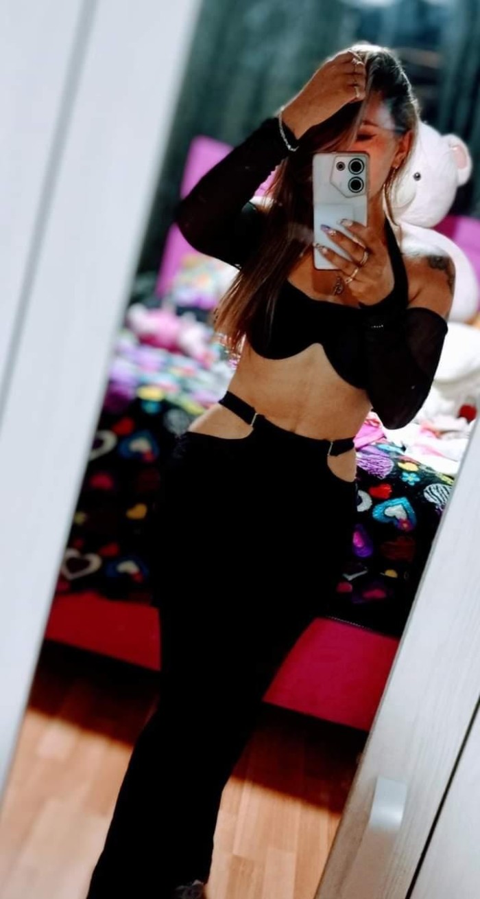 Colombiana jovencita coñito humedo