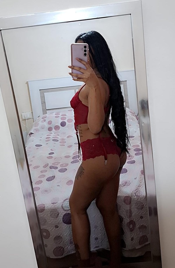 Cariñosa ardiente ven y disfruta