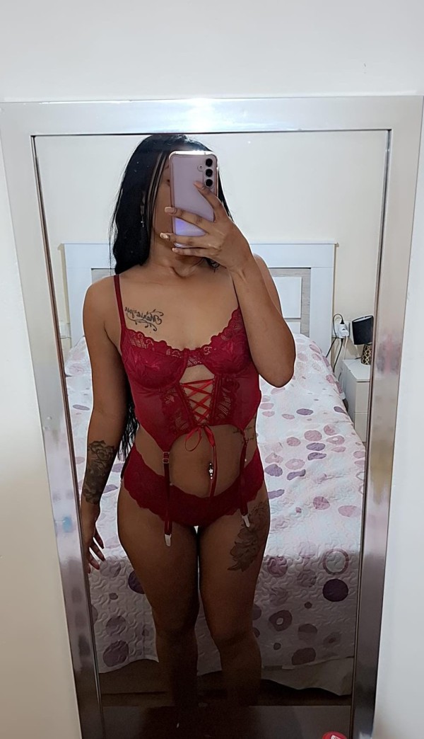 Cariñosa ardiente ven y disfruta