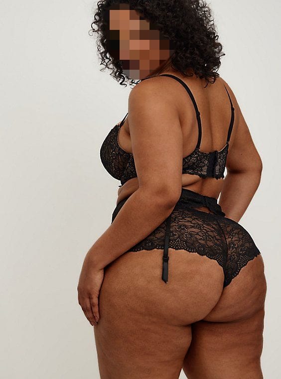 Solita en casa zona el calvario