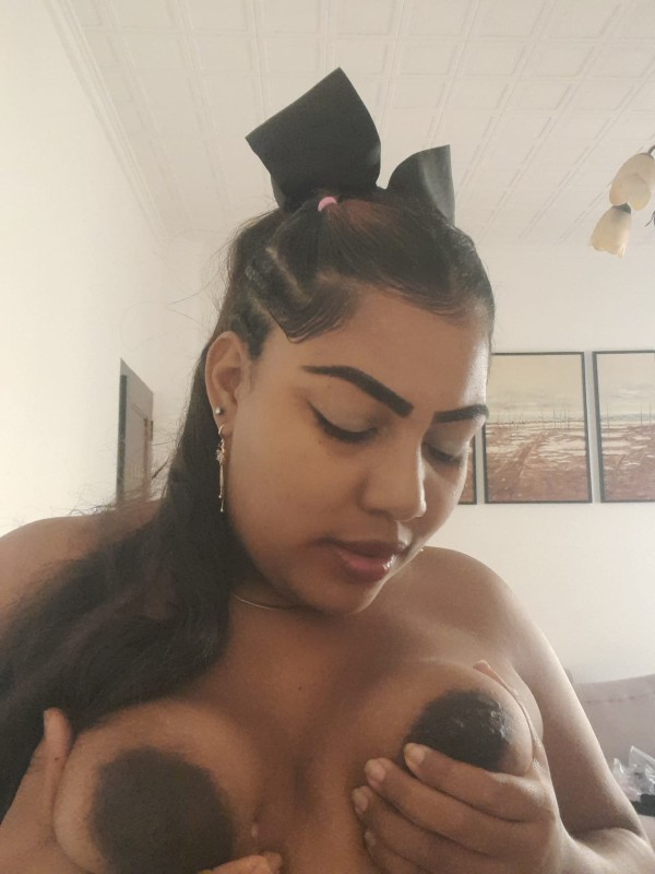 MORENA DIVINA EN NULES PARA EL PLACER Y LA FIESTA