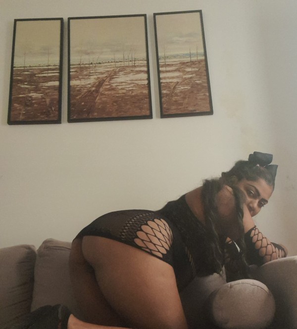 MORENA DIVINA EN NULES PARA EL PLACER Y LA FIESTA