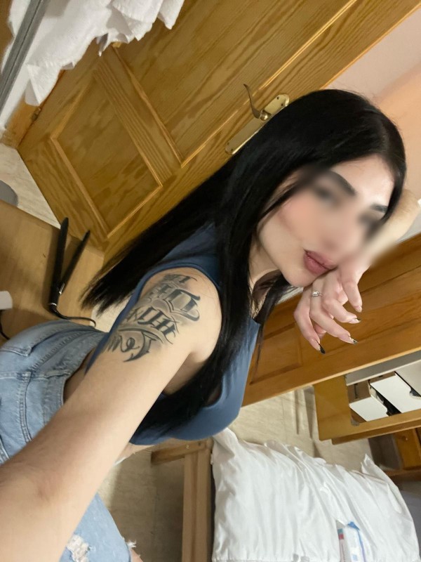 ADARA , ESPAÑOLA REAL CON ORIGEN LATINO DE 22 AÑOS