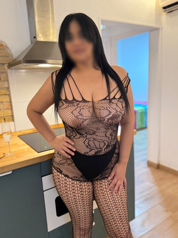 NOVEDAD PELI NEGRA,Y RUBIA EDUCADA, FIESTEARA