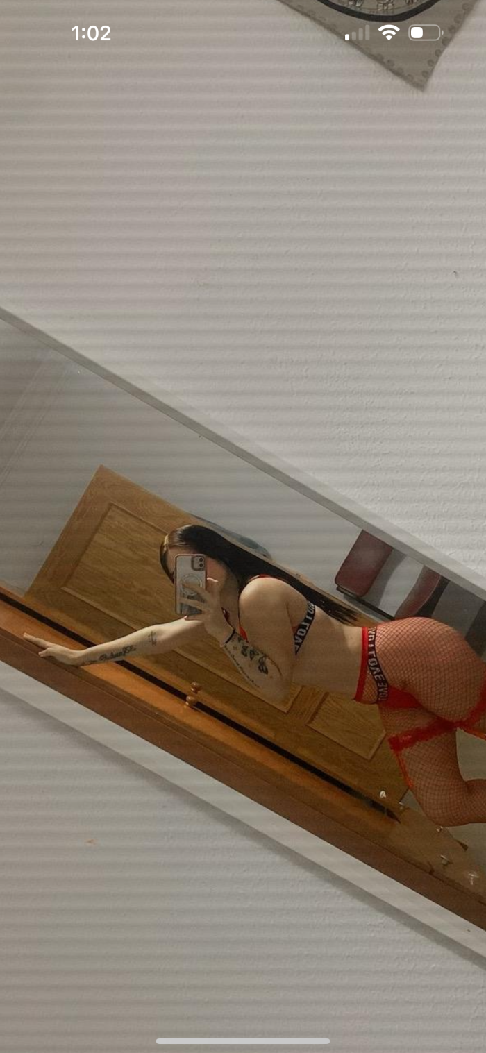 Luci colombiana 20 años en Madrid fiestera dispuesta A pasarla rico