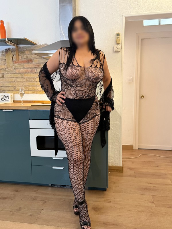 GUAPA PELI NEGRA, EDUCADA CON SITIO PRIVADO”FIESTERA “