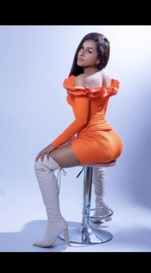 Nicole, chica, PollOna, delgada, morena