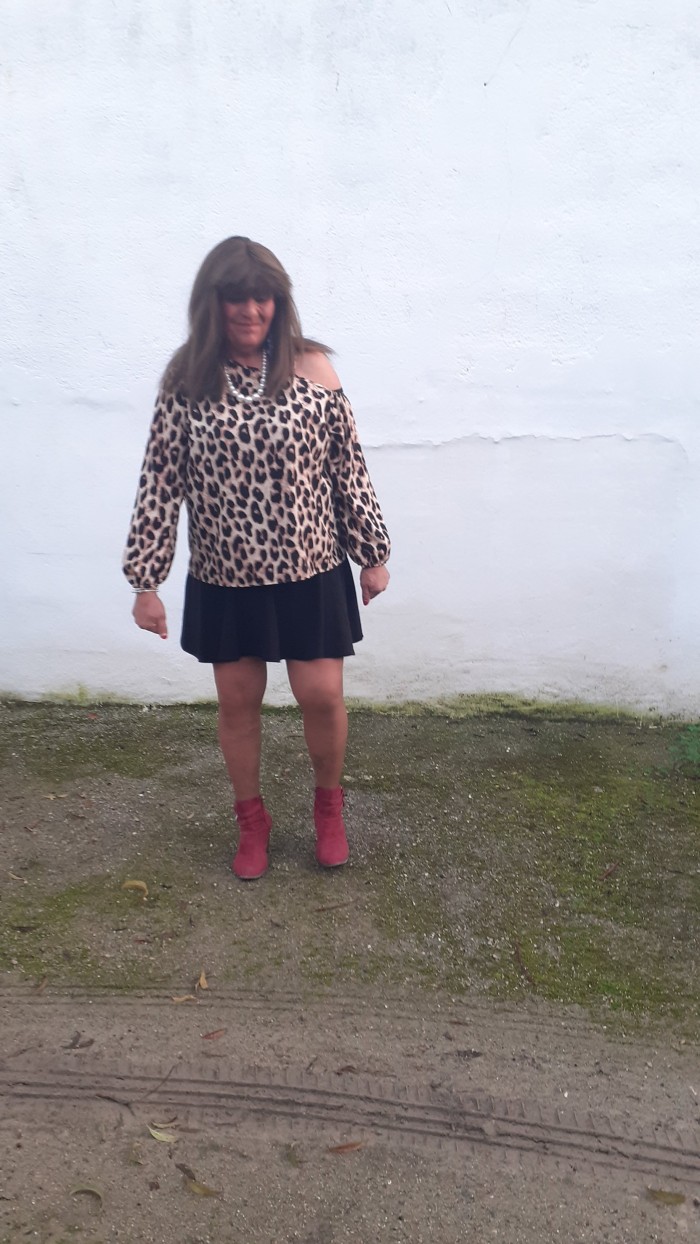 Hombre madurito bisex se viste de mujer