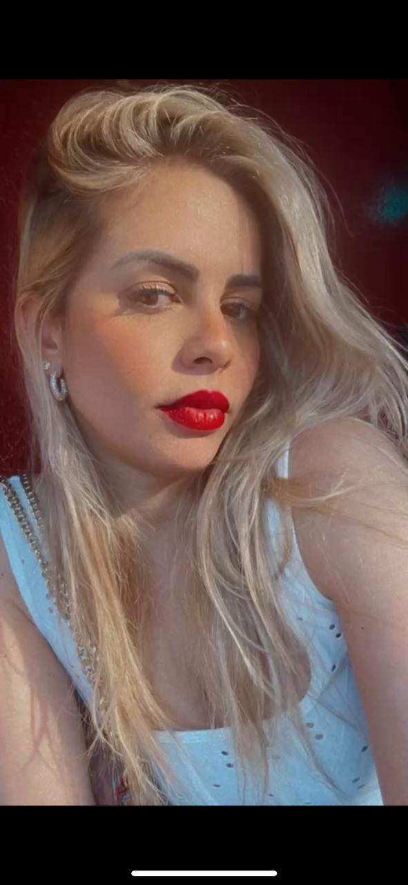 Brasileña rubia visiosa y cariñosa e cachonda