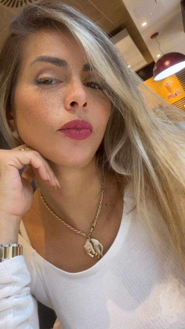 Brasileña rubia visiosa y cariñosa e cachonda