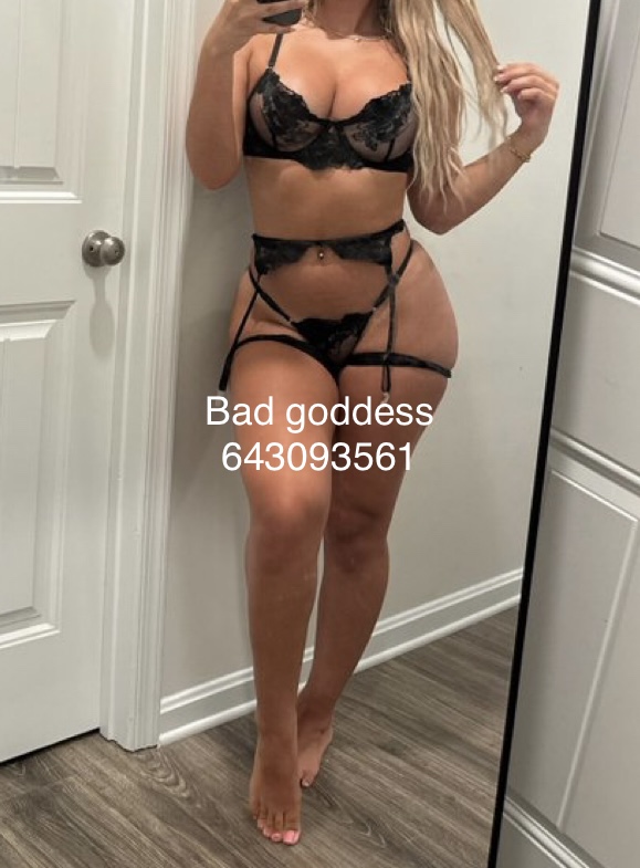 La diosa soberana de tus fantasías más oscuras