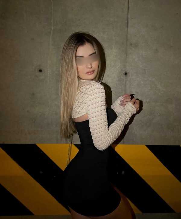 Joven masajista, simpática y risueña