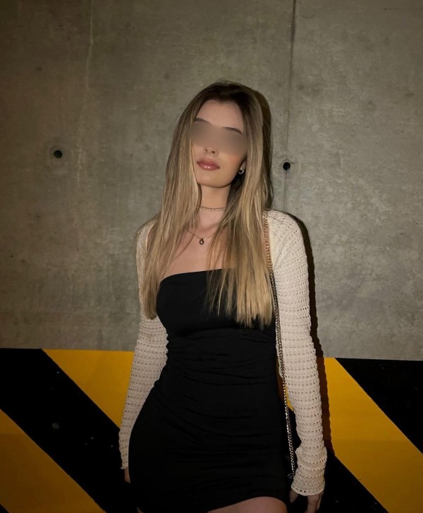 Joven masajista, simpática y risueña