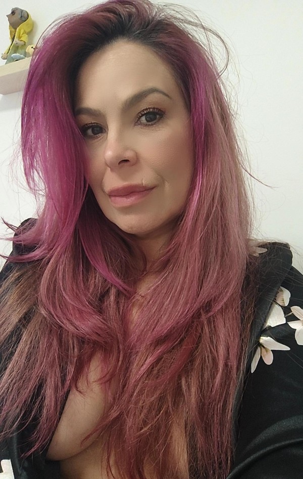 MADURA CARIÑOSA Y EMPATICA