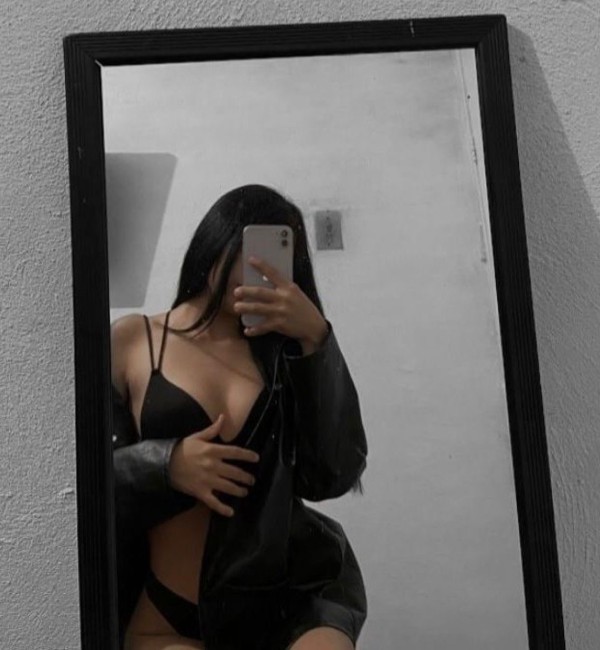 Latina fiestera recién llegada a la cuidad