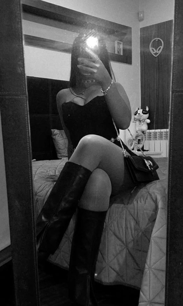 Latina fiestera recién llegada a la cuidad