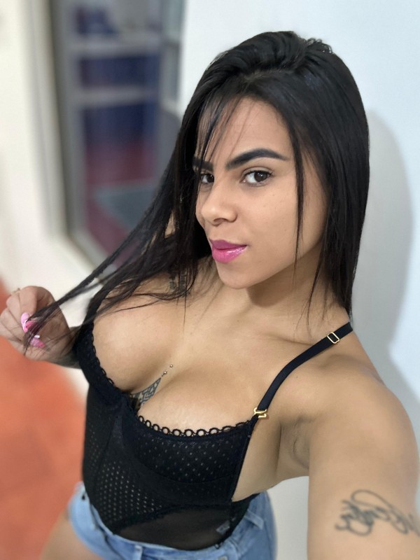 Dublin 12, johana  27 años, colombiana