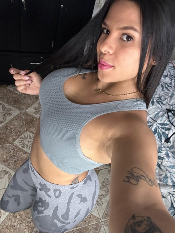 Dublin 12, johana  27 años, colombiana