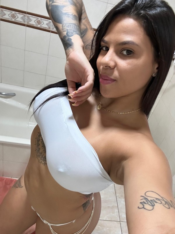 Dublin 12, johana  27 años, colombiana