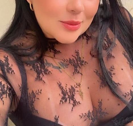 Latina muy educada y cariñosa