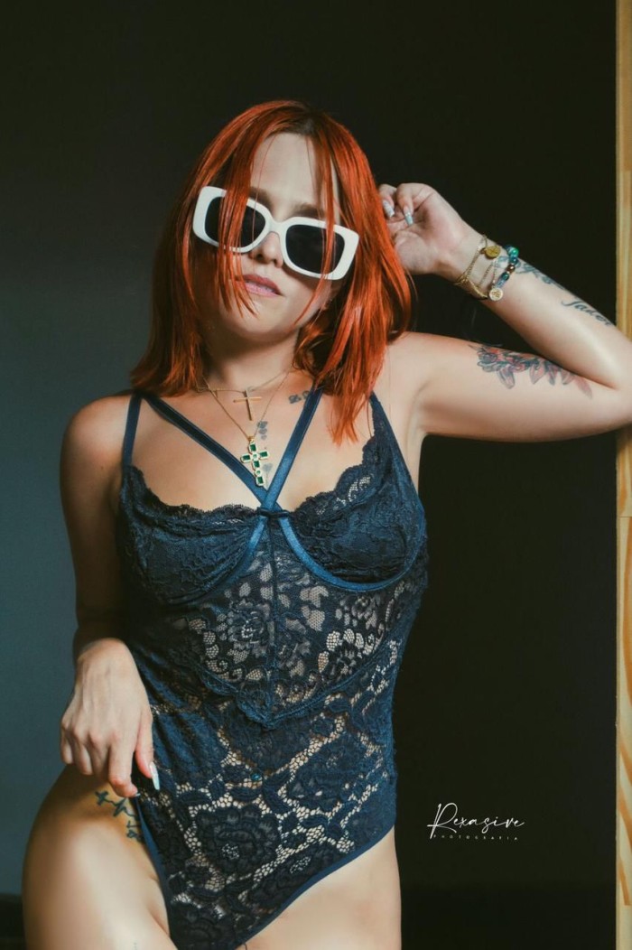 MUJER COMPLACIENTE PAREJAS LESBICO FIESTERA A TOPE