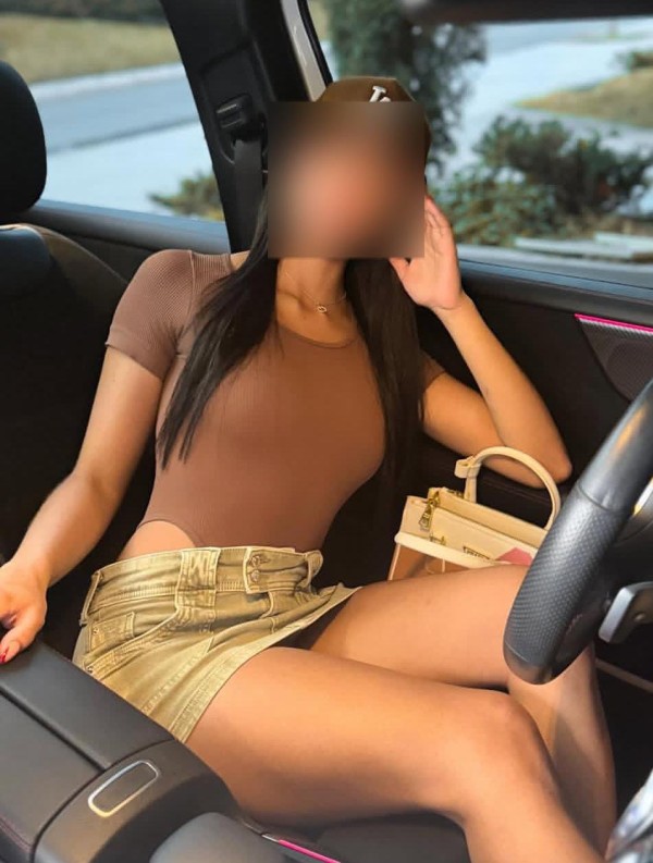 LATINA CACHONDA ,FIESTERA