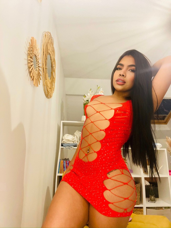 ¡VENEZOLANA COMPLACIENTE! ESTOY ESPERANDO MUY MOJADITA