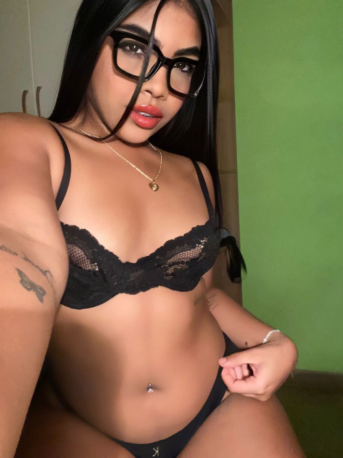 ¡VENEZOLANA COMPLACIENTE! ESTOY ESPERANDO MUY MOJADITA