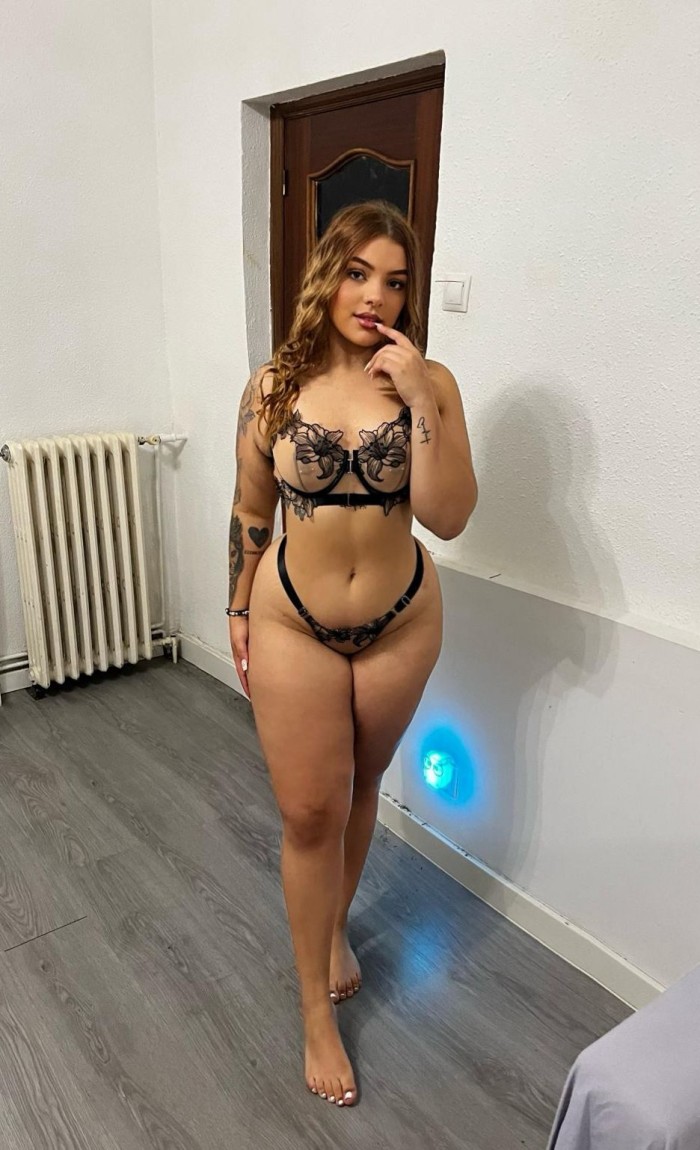 MUÑEQUITA CON EL CONEJITO MUY HÚMEDO! CORRERTE RIC