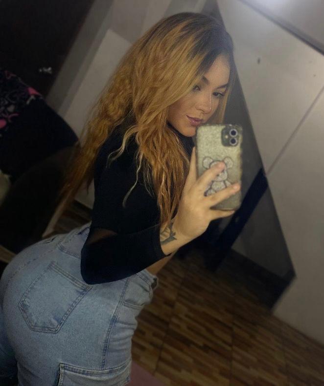 MUÑEQUITA CON EL CONEJITO MUY HÚMEDO! CORRERTE RIC