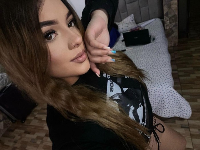 MUÑEQUITA CON EL CONEJITO MUY HÚMEDO! CORRERTE RIC