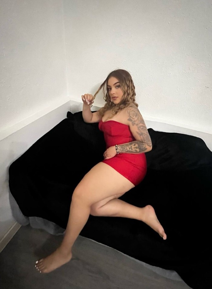 MUÑEQUITA CON EL CONEJITO MUY HÚMEDO! CORRERTE RIC