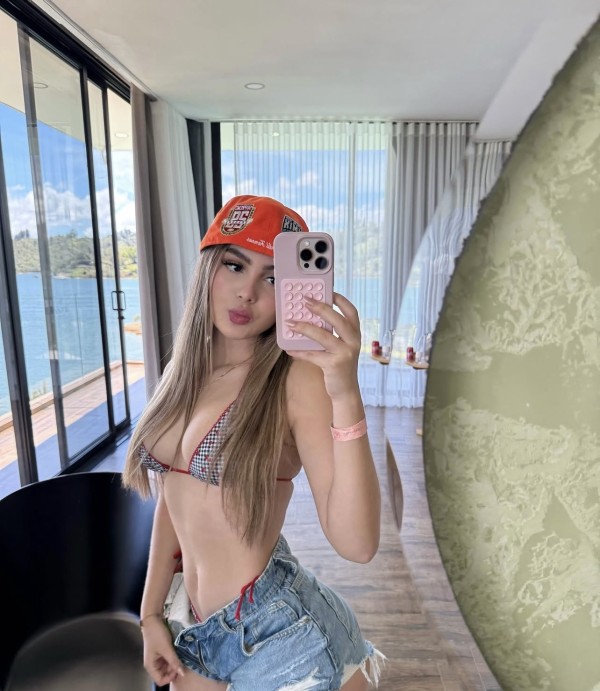 NOVEDAD EN VITORIA CHICA FIESTERA