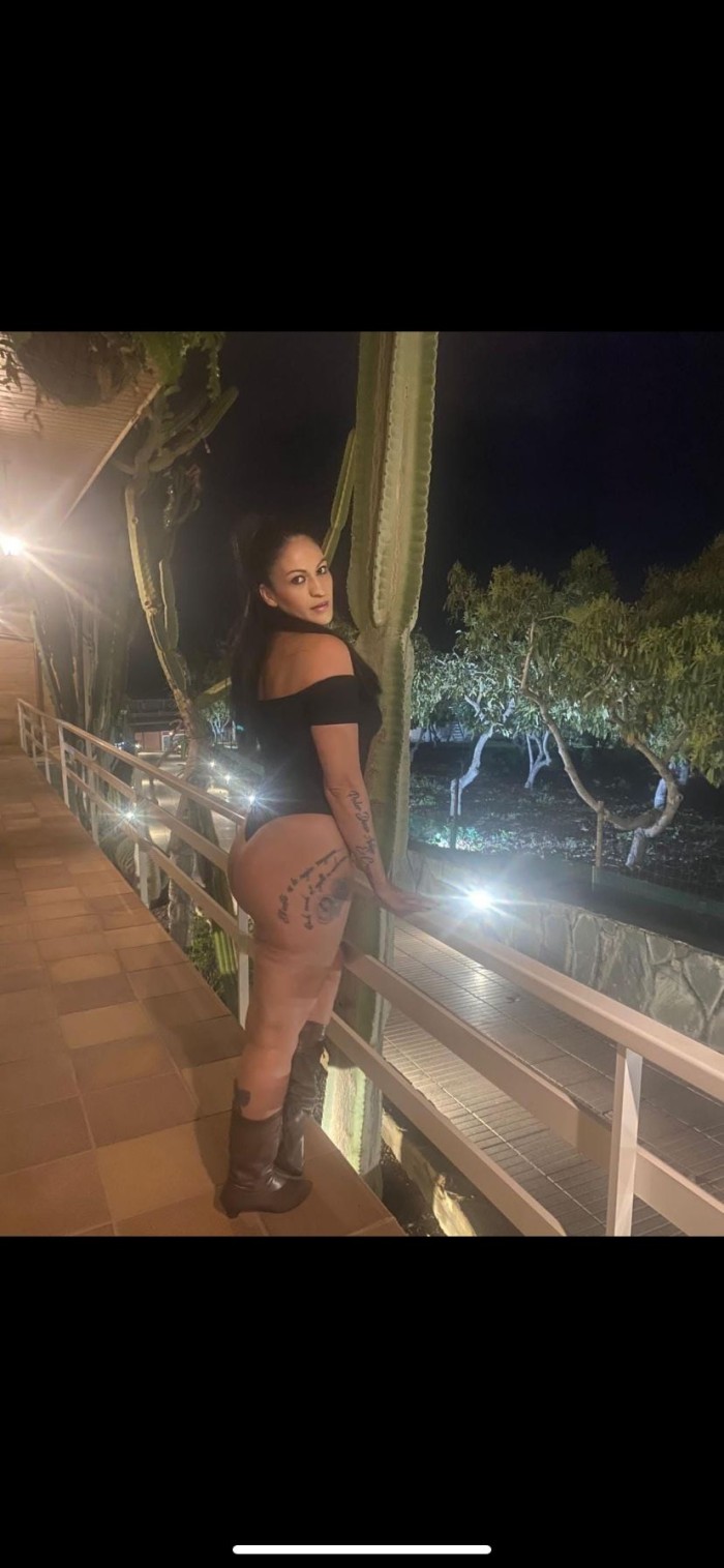 Masajes de próstata y penetración con juguetes