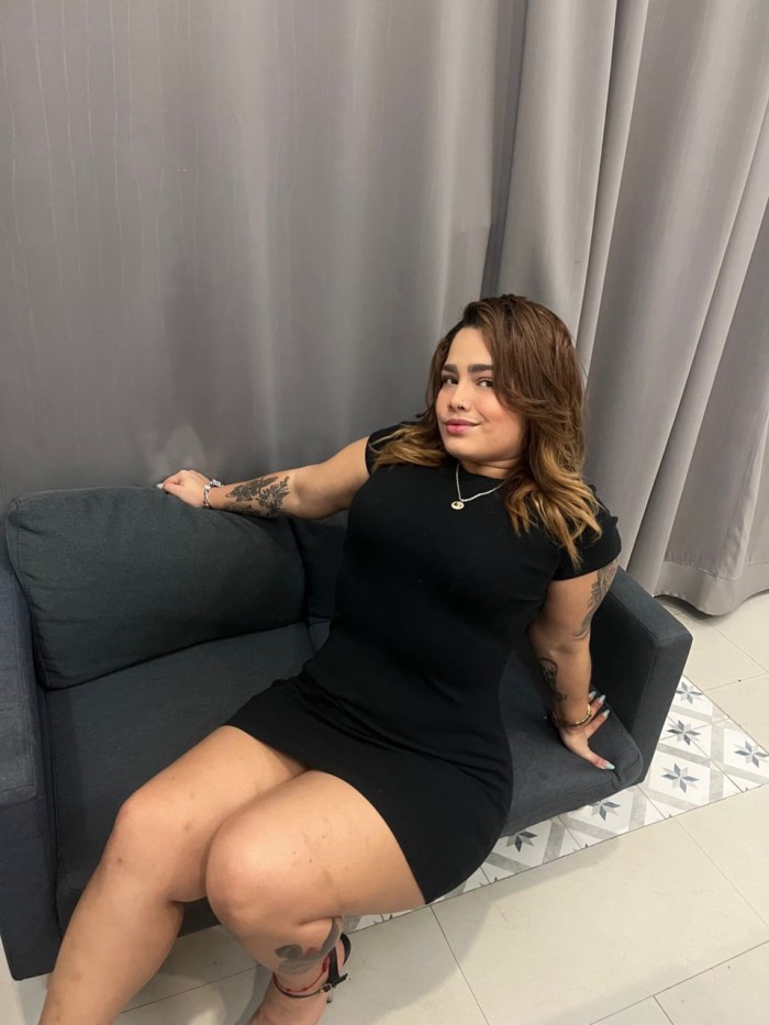 FIESTERA Y ENCANTADORA MUJER