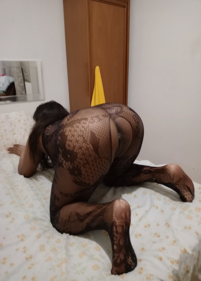 Una rica morena ven a comerme completita