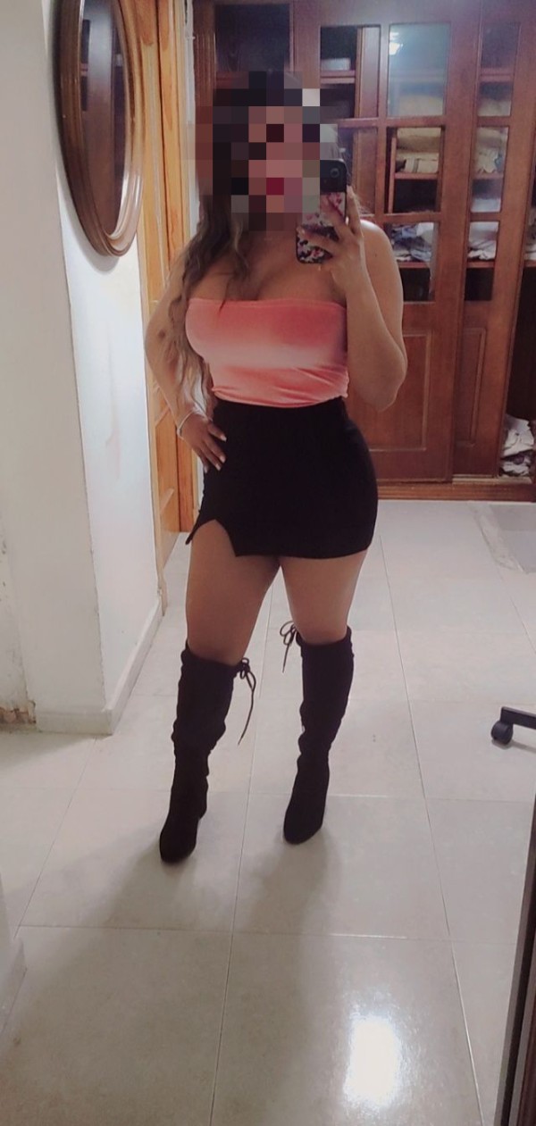 ESMERALDA EN SEVILLA, DELICADA Y CARIÑOSA