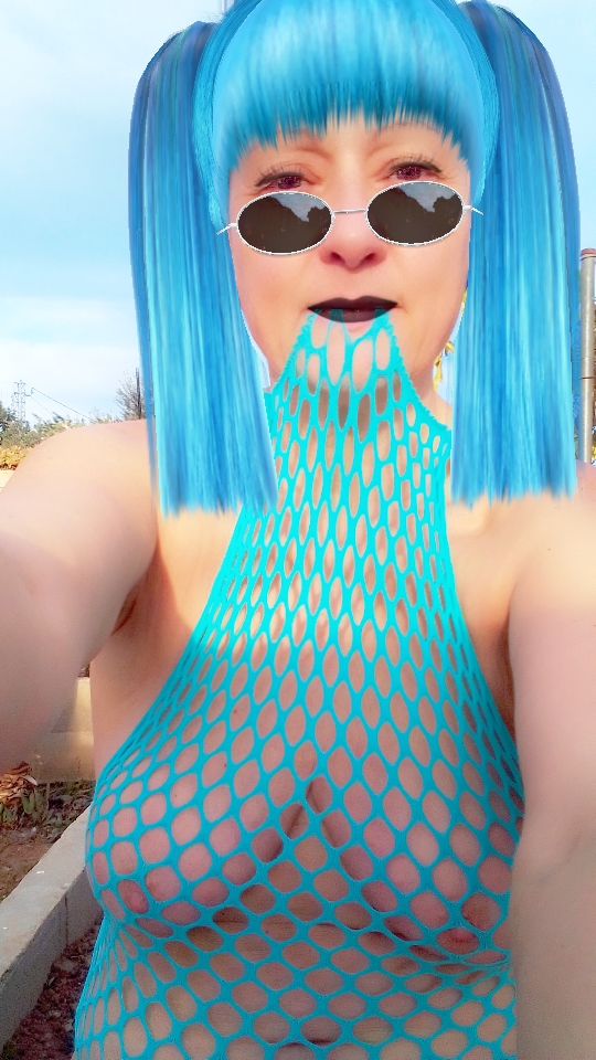 Madura, sexo depilado con vibrador x videollamada