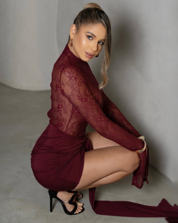 IMPLICADA AL CIEN. DISPONIBLE 24 HORAS