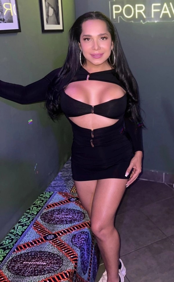 NICOLE SCARLET NOVEDAD EXTRAORDINARIA, MAJA, ACT O PAS