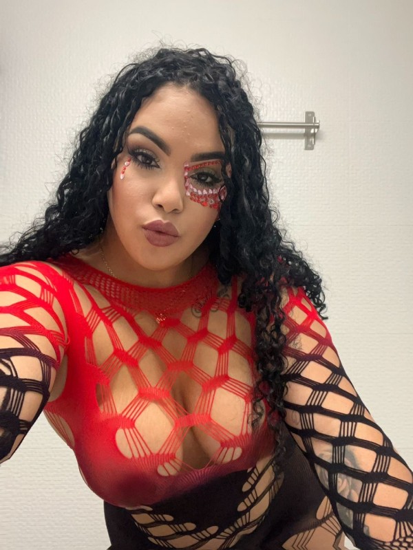 NOVEDAD LATINA SELENA ENCANTADORA CACHONDA