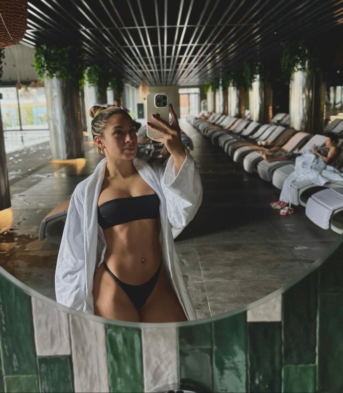 GUAPA ESPAÑOLA DE LUJO