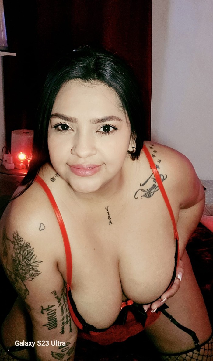 LATINA CALIENTE Y CON GANAS DE COMERTE RICO