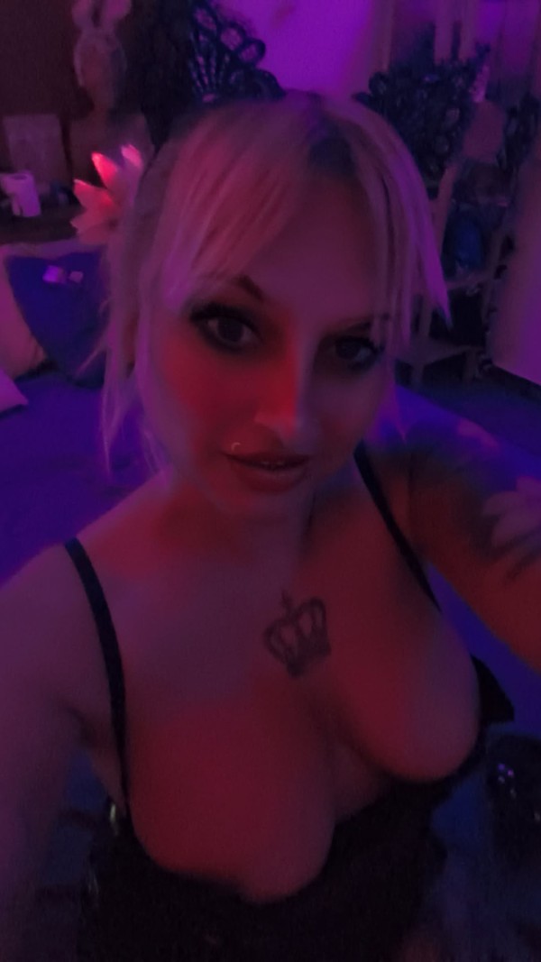 *Domina victoria * BDSM ABDL sexo natural coño culo y estrapoong fiesta