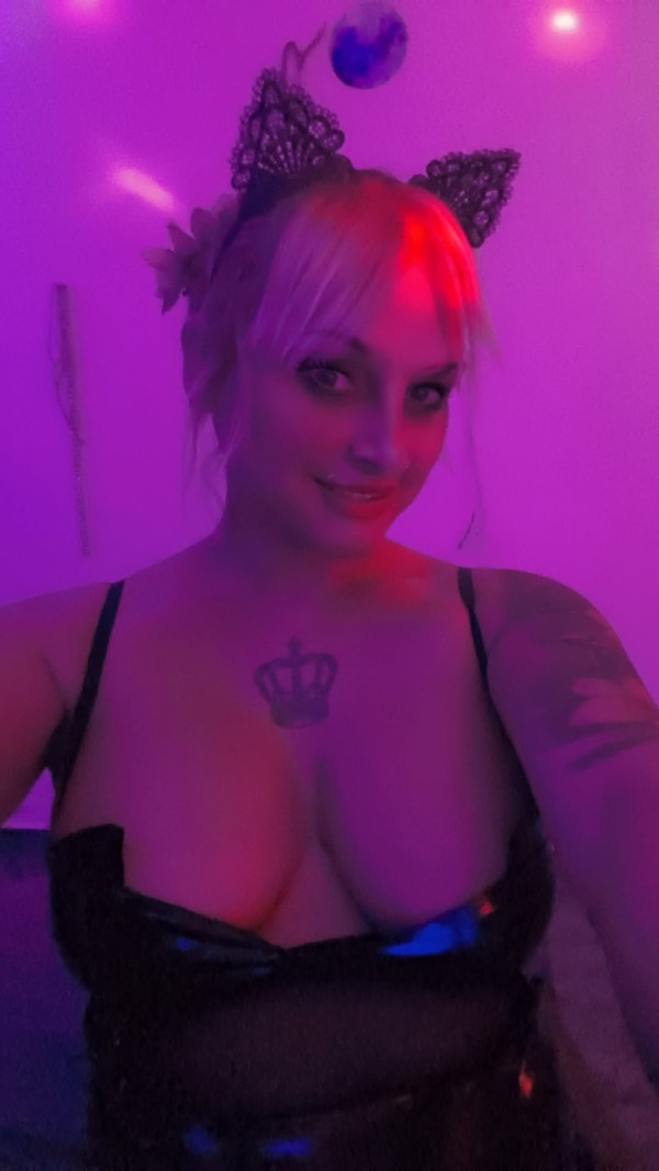 Dos dominas super jovencitas españolas rubias BDSM ABDL trio dúplex trio