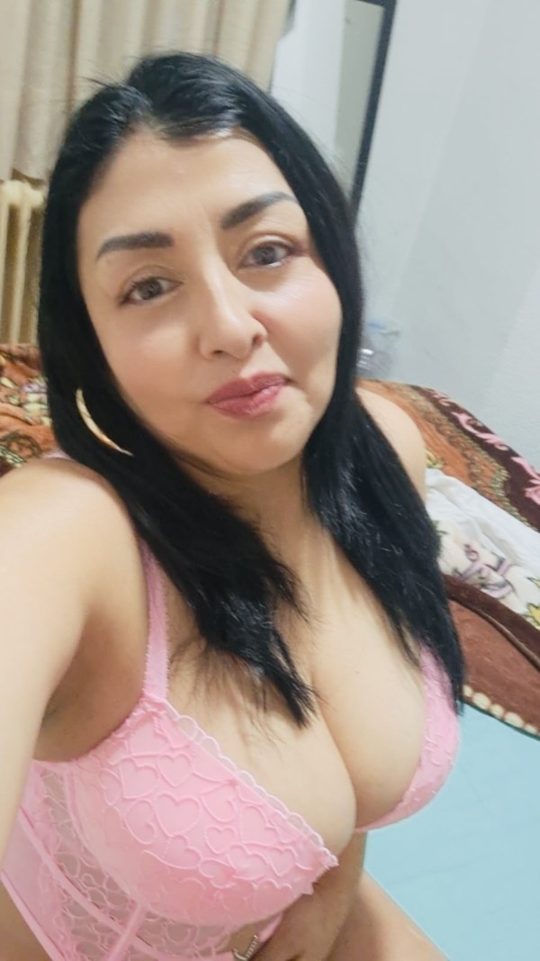 MADURA CAHONDA, SEXI Y CON MUCHAS GANAS DE SEXO