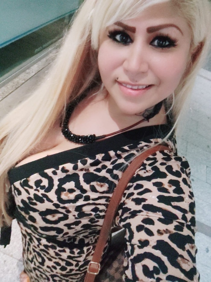 BICHOTA BEBE LECHE MAS PERRA