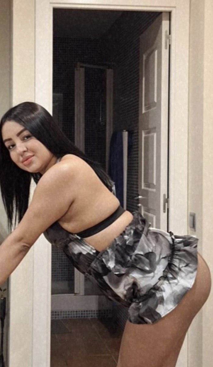 Colombiana exótica muy guapa y decidida